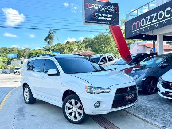 MITSUBISHI OUTLANDER 3.0 GT 4X4 V6 24V GASOLINA 4P AUTOMÁTICO MITSUBISHI OUTLANDER 3.0 GT 4X4 V6 24V GASOLINA 4P AUTOMÁTICO